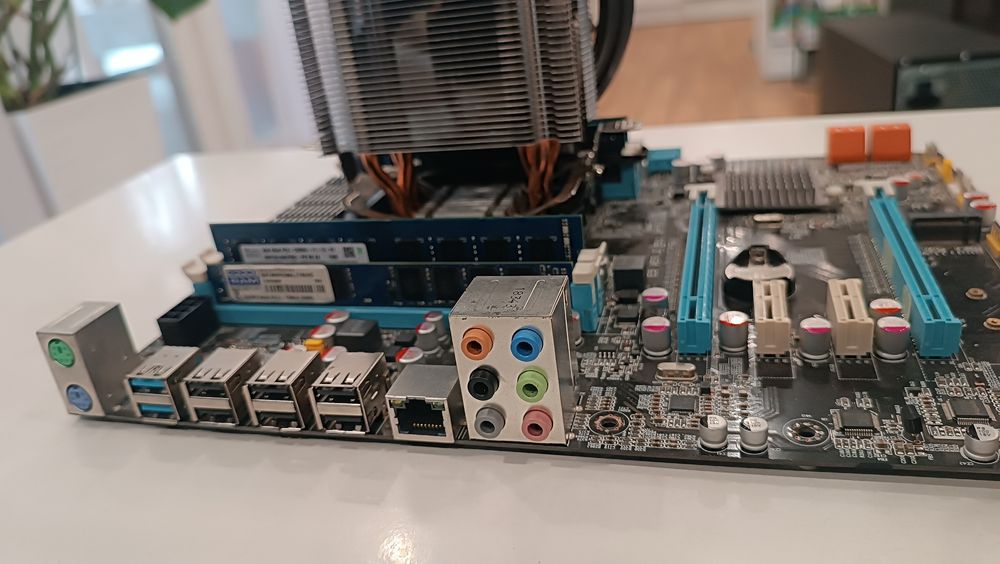 Комплект Huanan X79 E5 LGA 2011, Intel Xeon E5 2630, башта, 16GB RAM