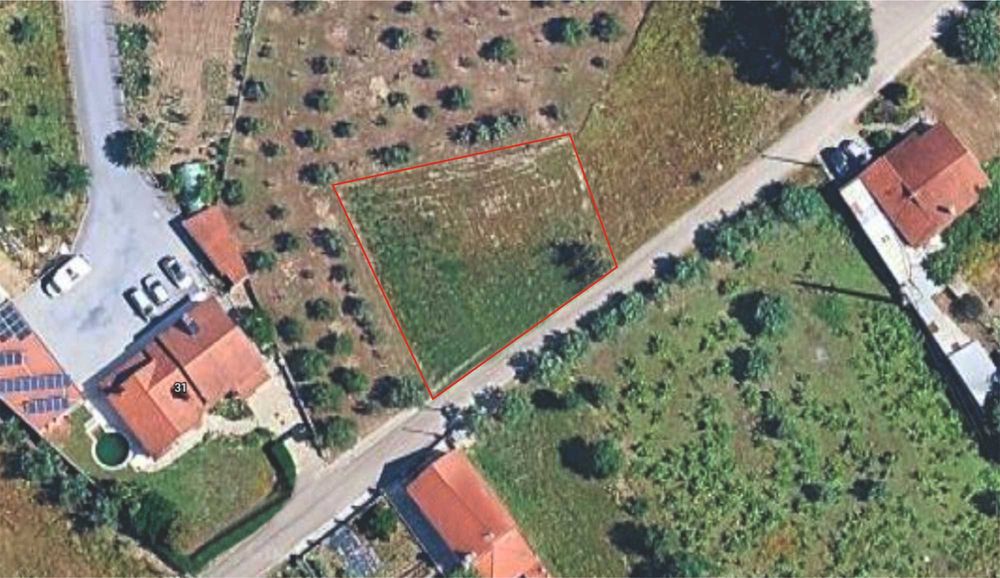 Terreno urbano em Ourém - aprox. 400m2 - Oferta de Projeto*