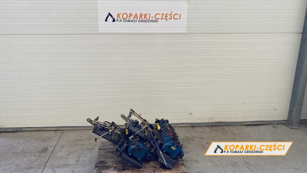 Rozdzielacz tylny kompletny New Holland LB, Hitachi FB, CASE 695 / 580