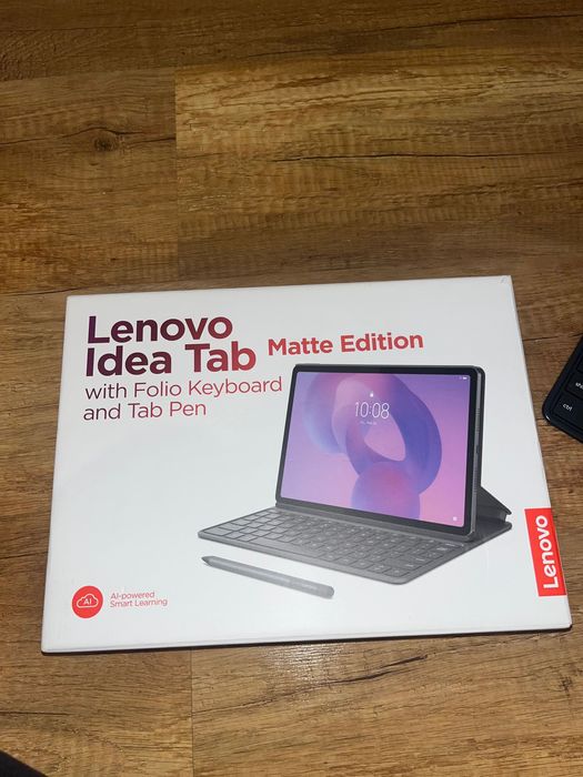 Tablet Lenovo IdeaTab z klawiaturą i rysikiem