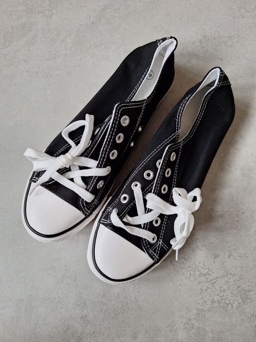 Nowe trampki - 44