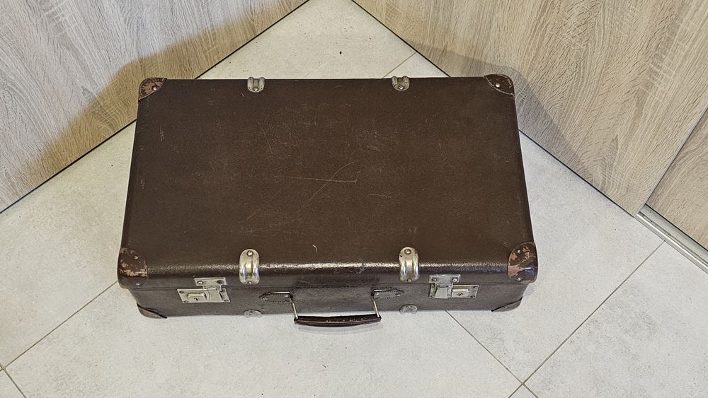 Stara  walizka  retro