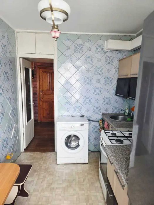 Продам 4к квартиру, косметичний ремонт, вул.Янтарна Лівий берег