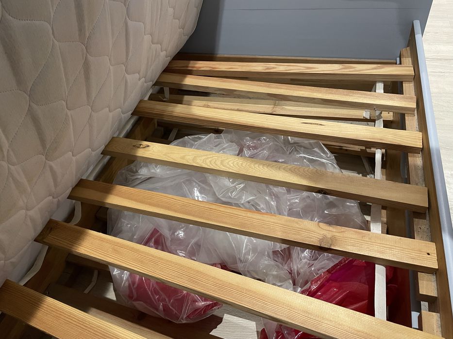Cama solteiro + colchao e estrado 100x200 bom estado
