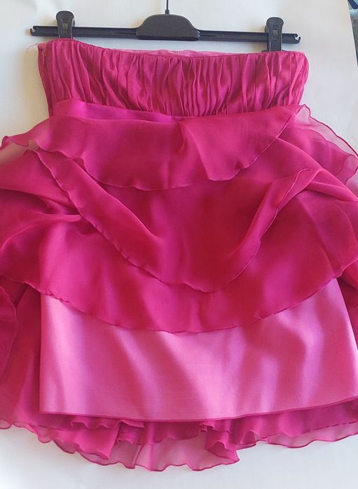 Vestido rosa aos folhos