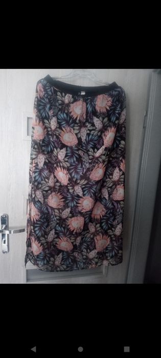 Spódnica maxi z H&M z rozcięciem EUR 42 wzór kwiaty