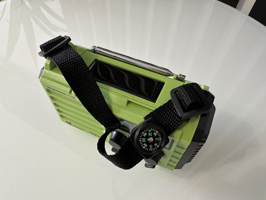 АКЦІЯ!! Акум 5000mAh з потужним ліхтарем, радіо та сонячною батареєю