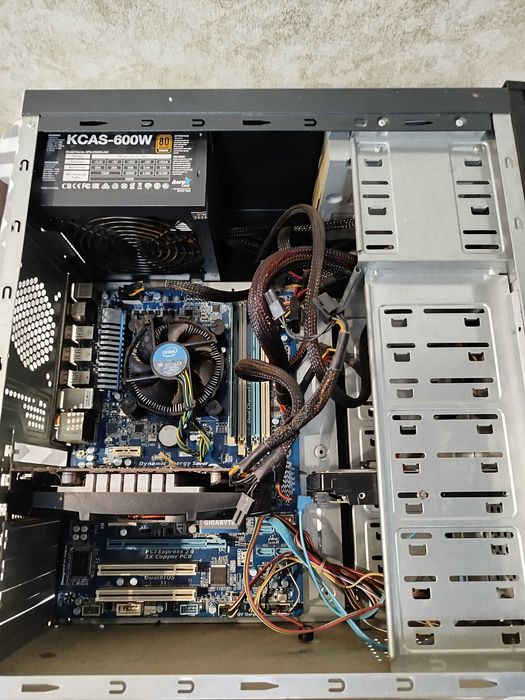 Стационарный компьютер, системный блок. Для учебы, работы.