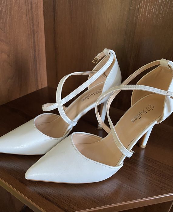 Туфлі білі 38 розміру