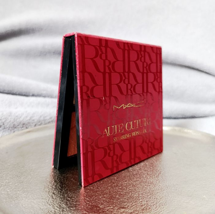 MAC rozświetlacz Aute Cuture Starring Rosalia Extra Dimension