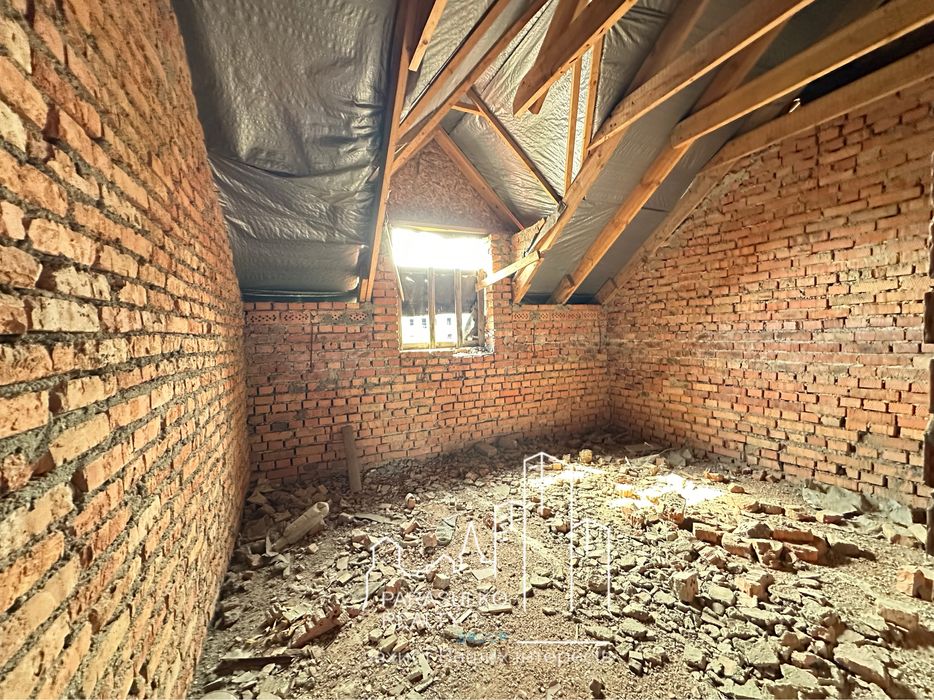 Продам просторий будинок в ексклюзивному місці!