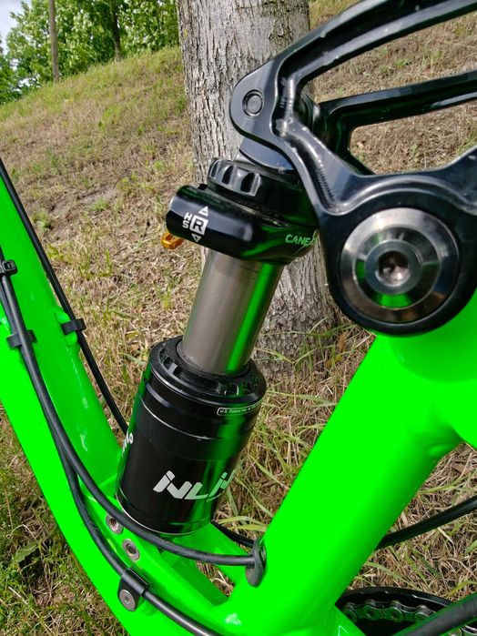 Rower MTB Full Knolly Warden. Świecący lakier