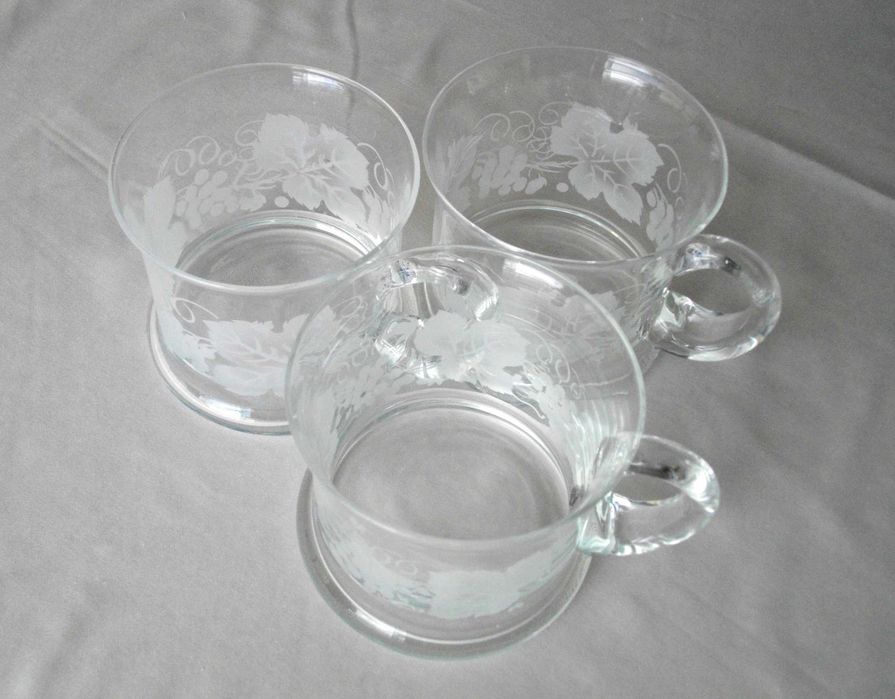 3 Canecas baixas em vidro