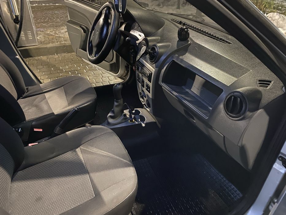 Renaul Logan MCV 2009 газ/бензин