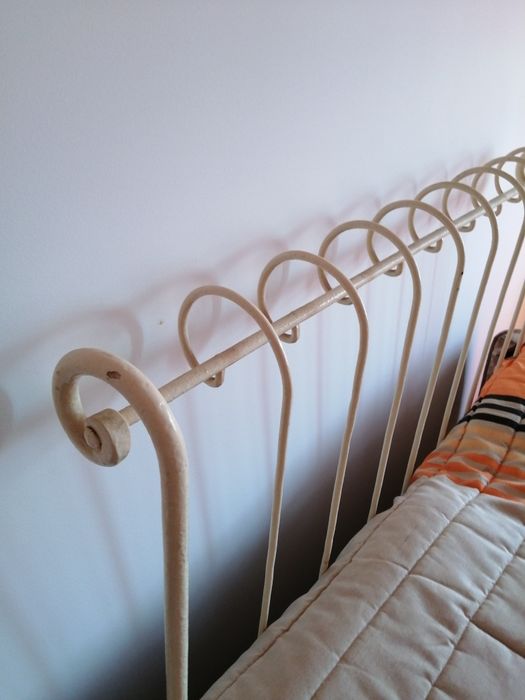 Cama antiga em ferro
