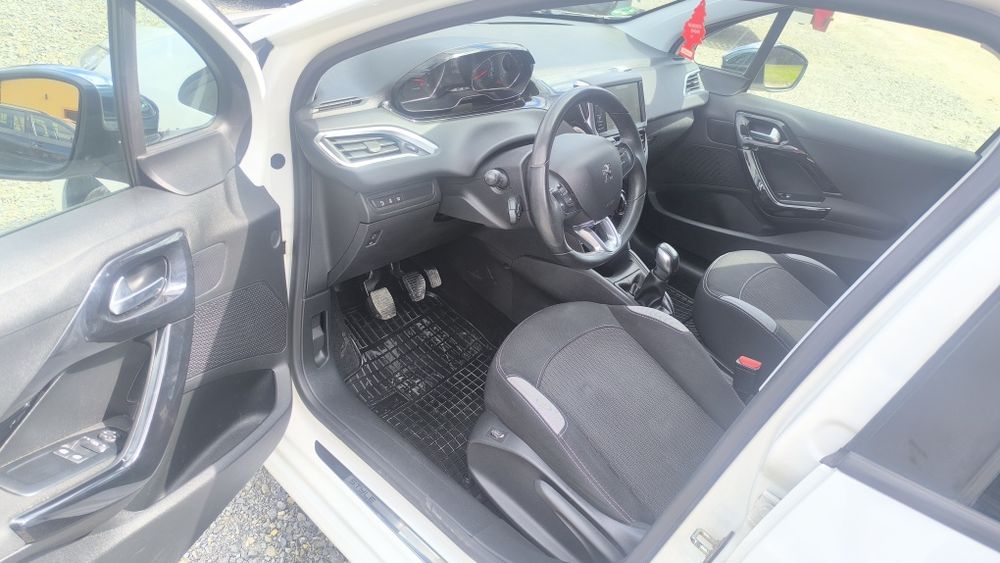 Piękny Peugeot 208 2014r STYLE z Niemiec 1,6 HDI 92KM