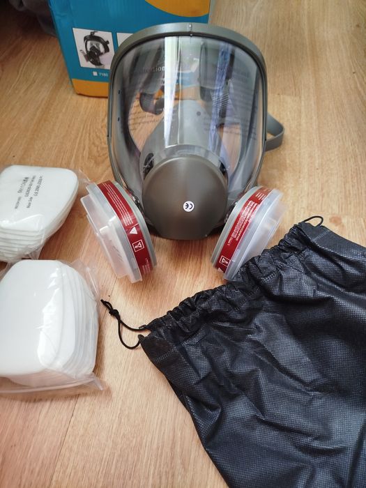 Респиратор ПОЛУ маска 16 в 1 с угольными фильтрами  и защитными очками