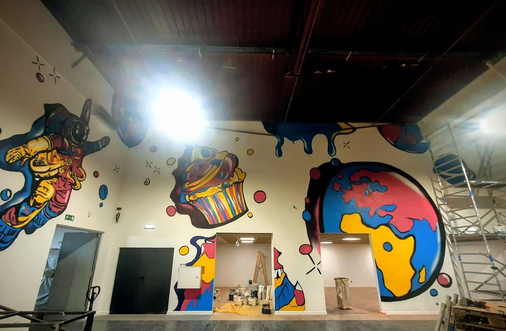 graffiti. malowanie murali , mural street art