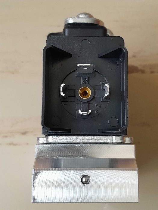 Cewka Danfoss 111.66.824 (157B4033) nowa nieużywana