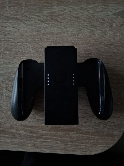 Nintendo Switch V2 – pełny zestaw, dobry stan