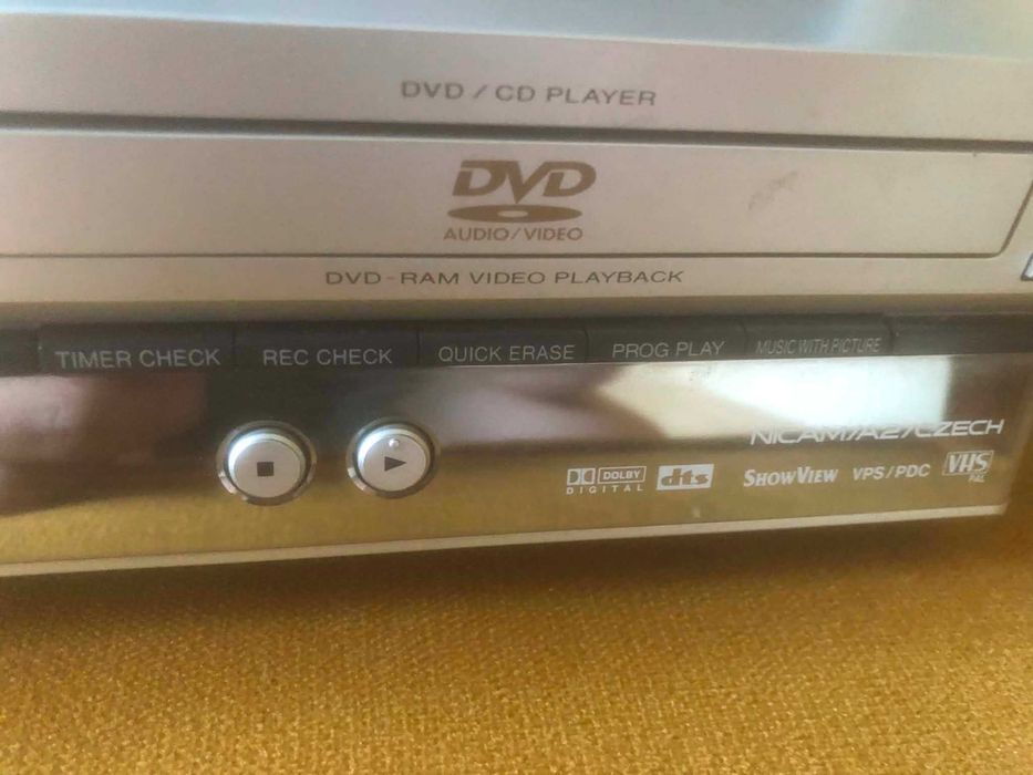 Magnetowid + odtwarzacz dvd 2w1 Panasonic NV-VP30