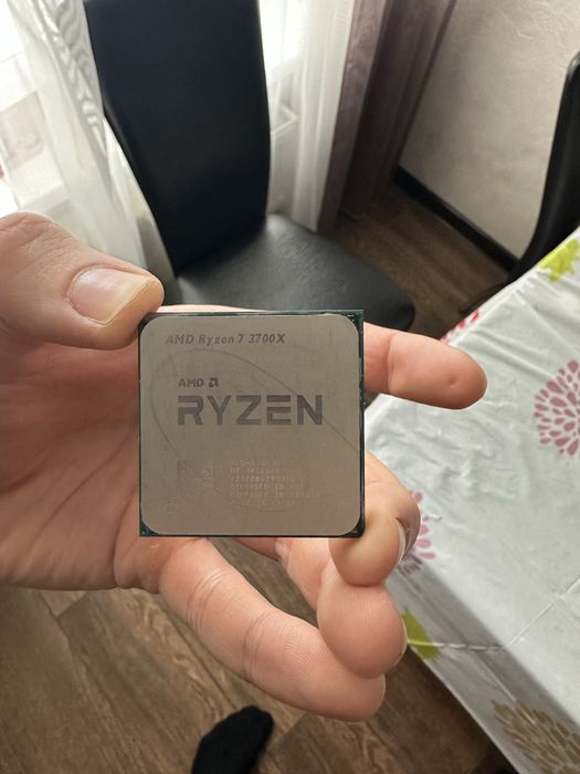 Процесор AMD Ryzen 7 3700
