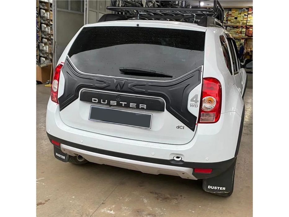 Dacia Duster 2010-2018 Пластикова накладка на кришку багажника