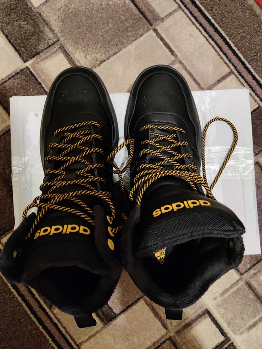 Продам мужские зимние кроссовки Adidas Hoops 3.0 MID WTR.