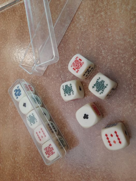 Dados de Poker Novos com caixa - completo - 5 dados