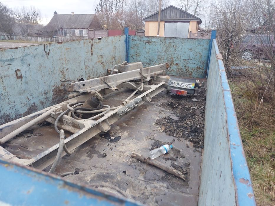 Продам прицеп бортовий