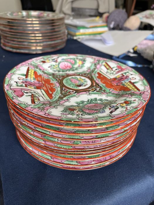 Conjunto de louças fabricadas em Macau