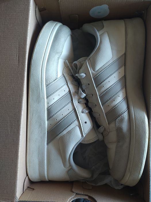 Кросівки adidas р. UK9