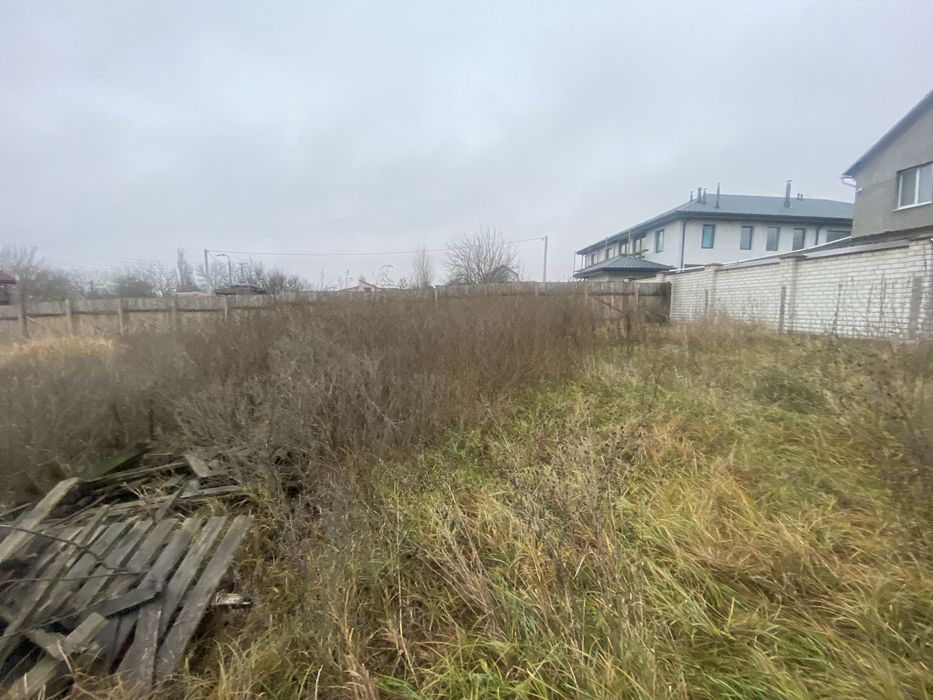 Земельна ділянка з комунікаціями