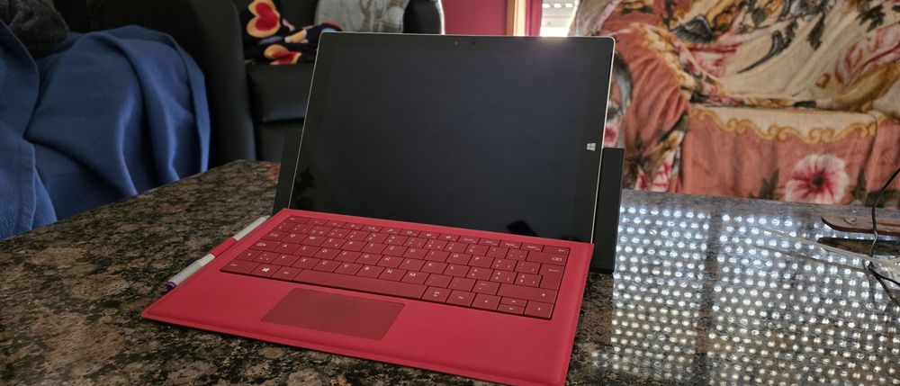 Microsoft Surface 3 Pro + Docking Station + Stylus Pen