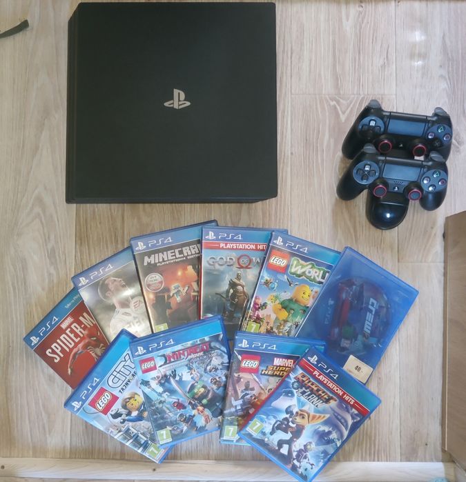 Продам приставку PlayStation 4 Pro 1TB. Стан ідеальний, ніколи не розкривалась і не ремонтувалась, як нова. У комплекті йдуть два оригінальних джойсти