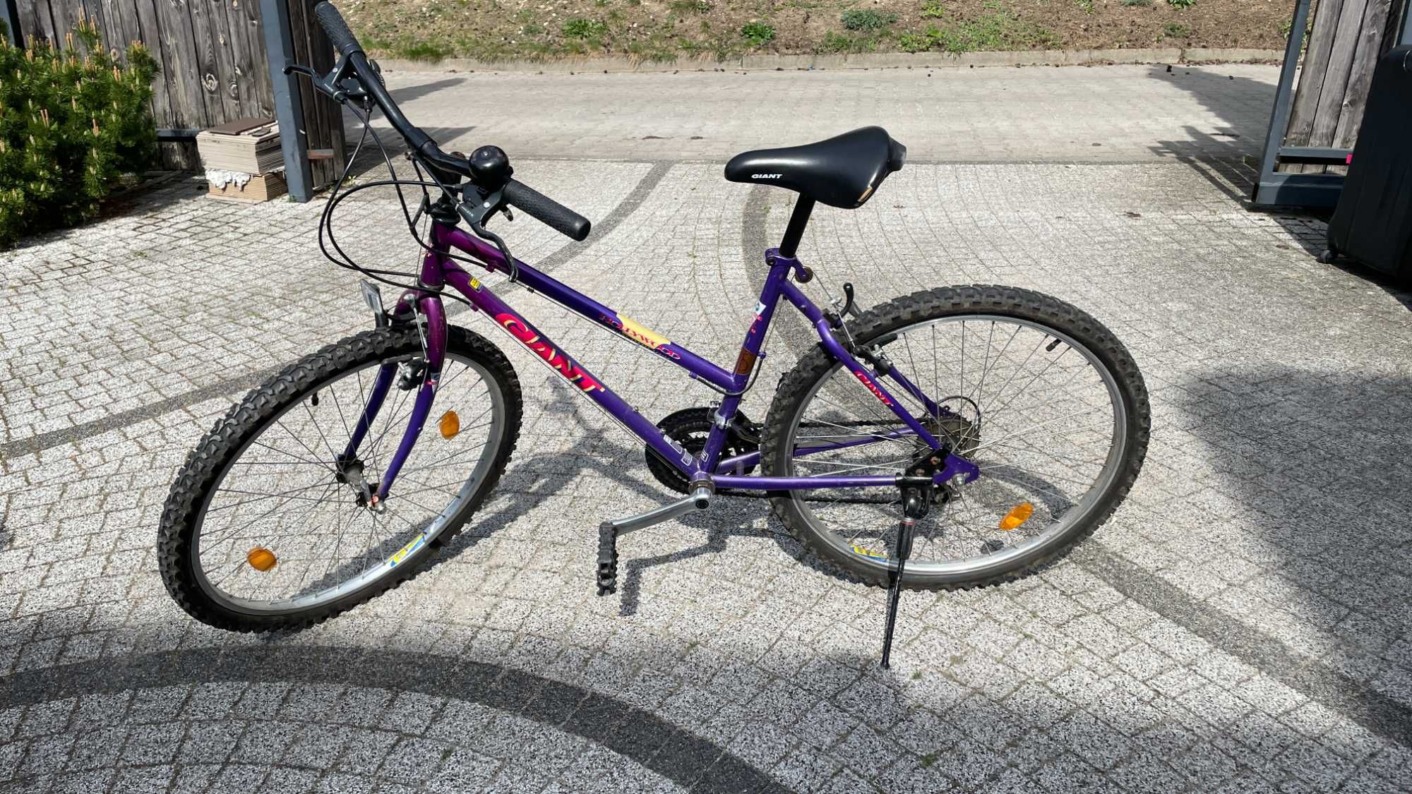 Giant hollywood bike deals