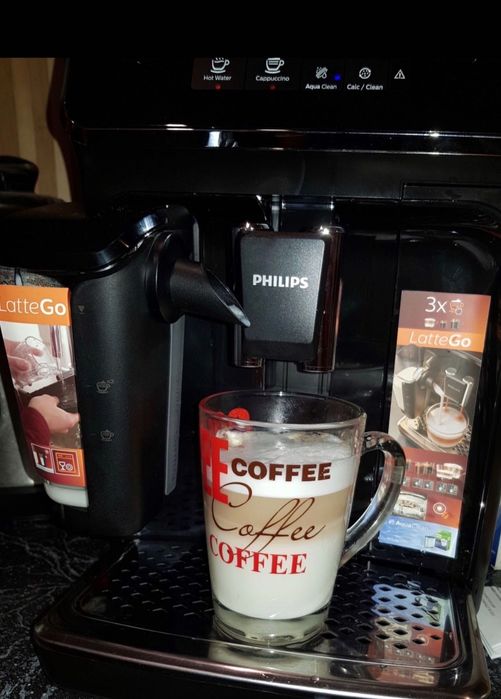 Автоматична кавомашина Philips Series 2200 EP2231/40