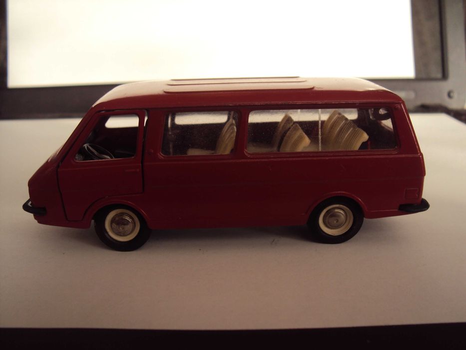 model samochodu RAF-2203 skala 1/43 CCCP z przesyłką