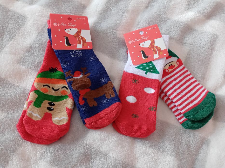 Skarpetki z ABS niemowlęce z motywem świątecznym