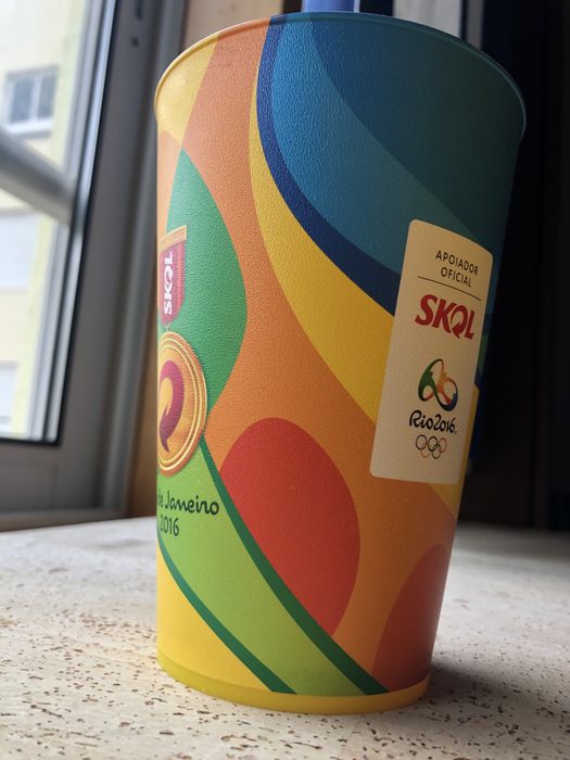 Coleção copos e latas eventos desportivos