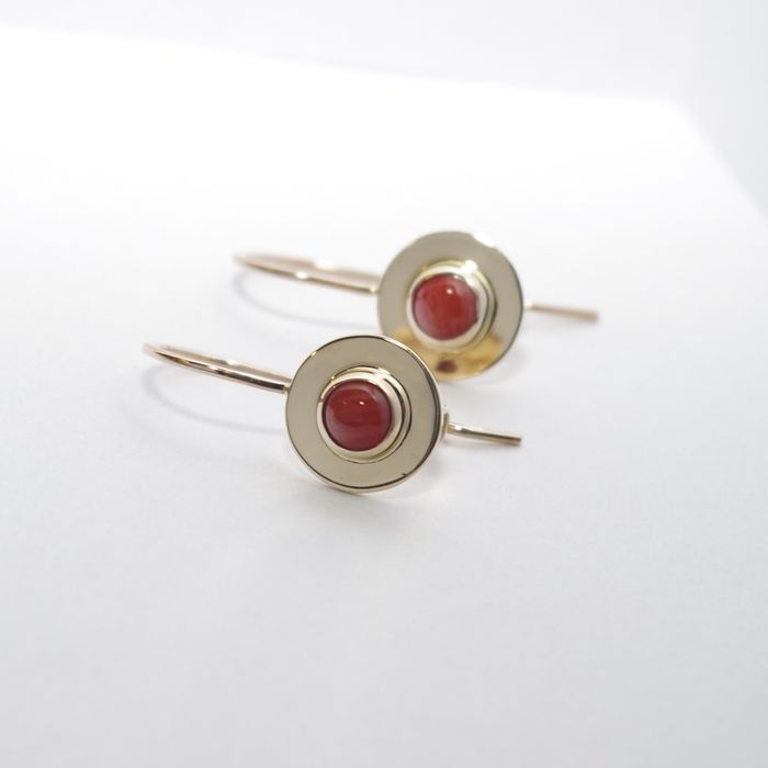 Góralskie złote kolczyki z naturalnym koralem próba 585
