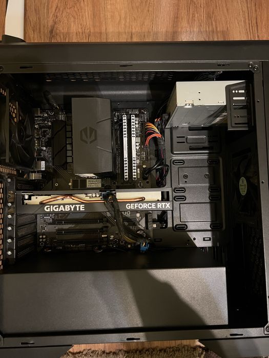 PC i5 13500, rtx 4060, 16GB RAM, ssd 512GB