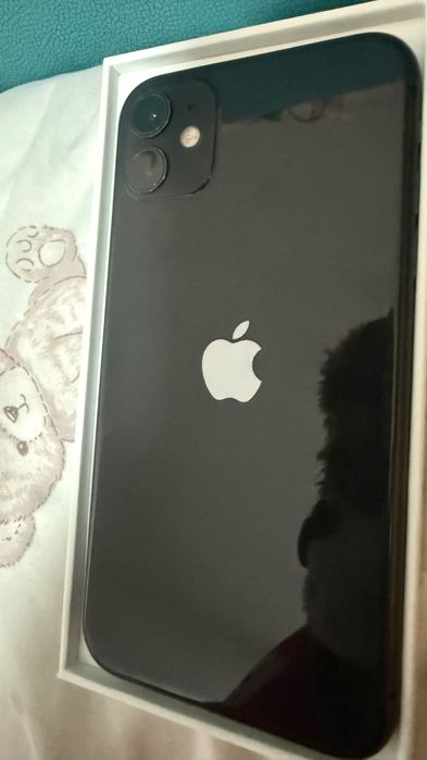 iPhone 11 Preto 128GB em bom estado