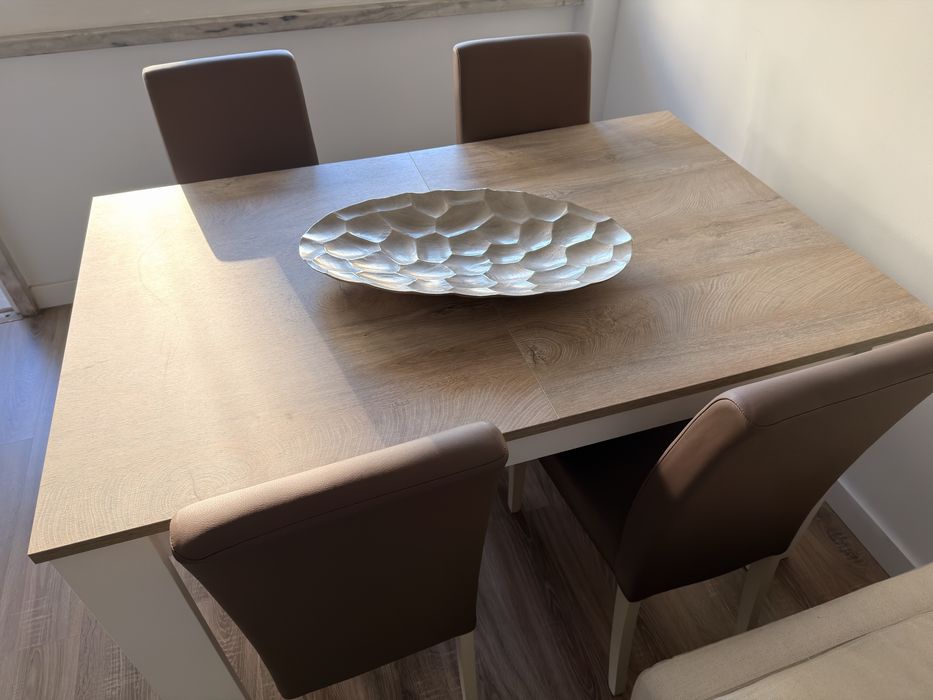 Mesa de Jantar Extensível + 4 Cadeiras