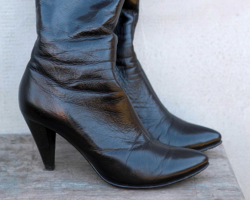 Чоботи жіночі, зима, натур. лакова чорна шкіра, хутро 39 розм. 25,5 см