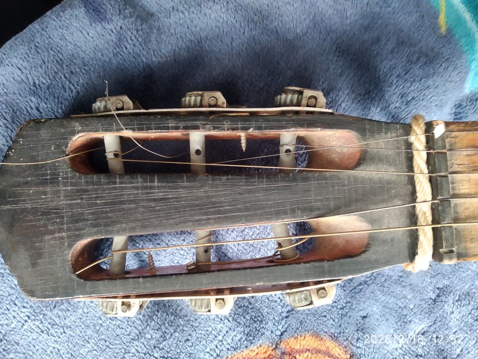 Гитара на 6 струн.