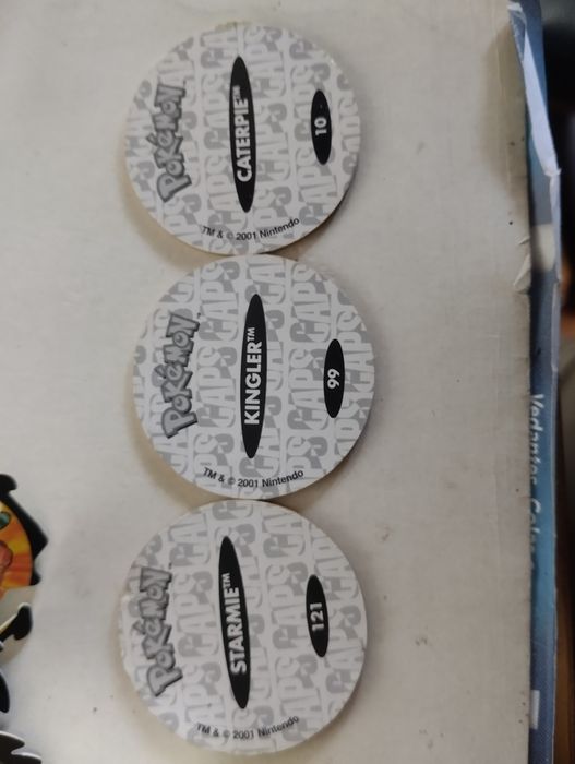 (A) Tazos de vários temas