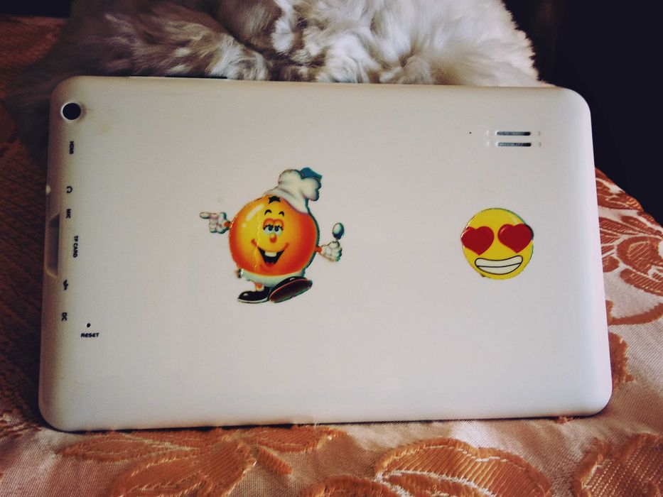 9'' Tablet – Nearly New64552837744258122