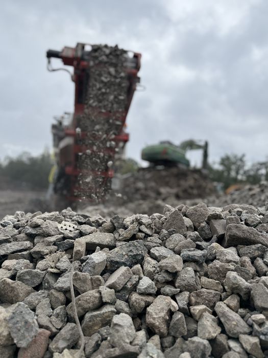 Wynajem Kruszarki Kruszenie Usługi Kruszarką Sandvik Wyburzenia Gruz