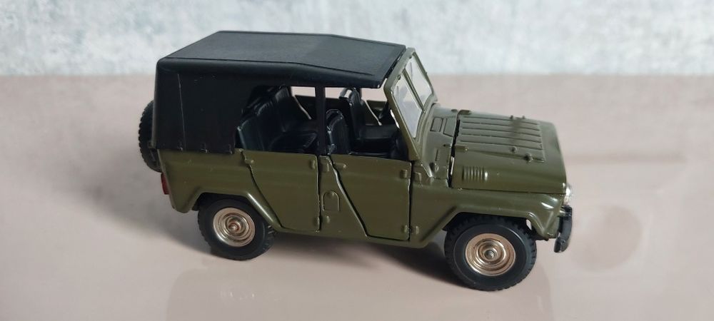 Дно МЕТАЛЛ.Модели УАЗы в масштабе 1.43 Сделано в СССР